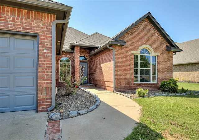 Homes for sale in Choctaw, OK | 13150 Red Oak Dr, Choctaw, OK 73020 | MLS# 1238935