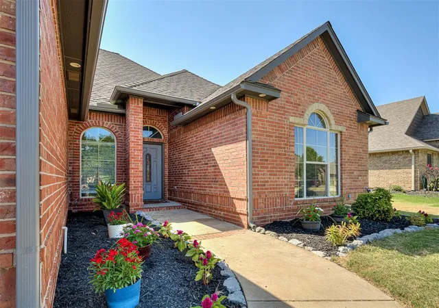 2nd image of 13150 Red Oak Dr, Choctaw, OK 73020 | MLS# 1238935