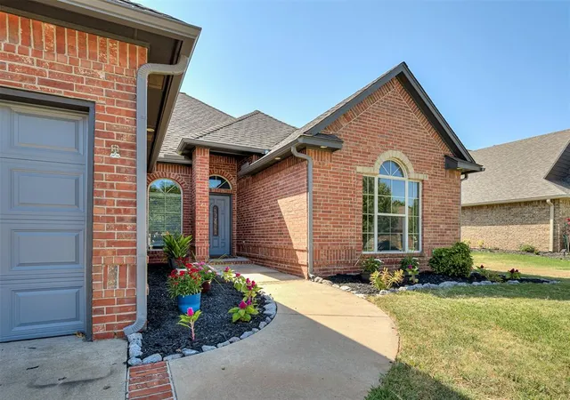 Photo 3 of Single family home for sale at 13150 Red Oak Dr, Choctaw, OK 73020 | MLS# 1238935 | Listing updated on 2026-09-19