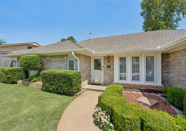 2nd image of 1305 Sims Ave, Edmond, OK 73013 | MLS# 1238937