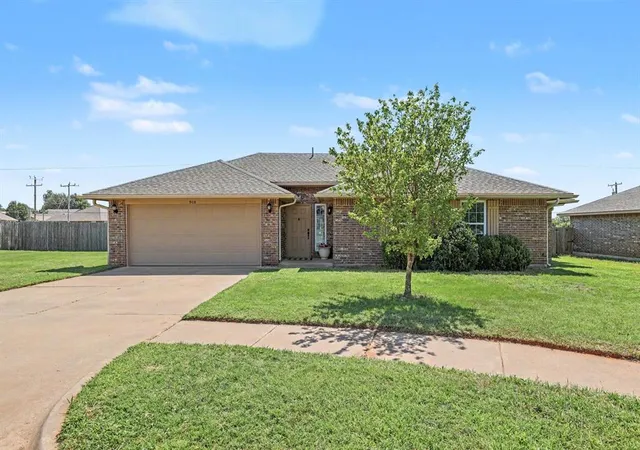 1st image of 908 Denmark St, Yukon, OK 73099 | MLS# 1238940