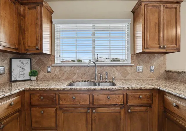 3rd image of 908 Denmark St, Yukon, OK 73099 | MLS# 1238940