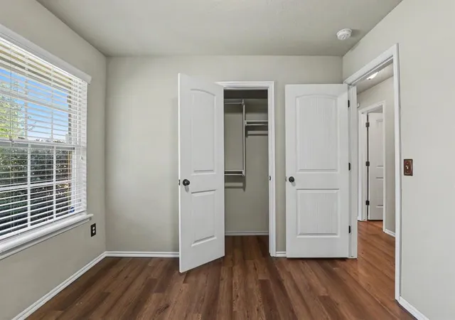 5th image of 908 Denmark St, Yukon, OK 73099 | MLS# 1238940
