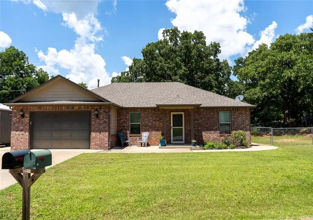 Photo 2 of Single family home for sale at 407 E Carlos Ave, Bristow, OK 74010 | MLS# 1238941 | Listing updated on 2026-08-02