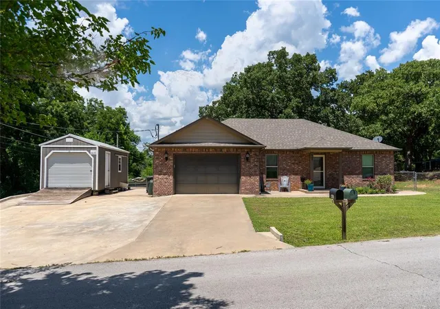 Photo 4 of Single family home for sale at 407 E Carlos Ave, Bristow, OK 74010 | MLS# 1238941 | Listing updated on 2026-08-02