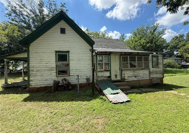 Homes for sale in Coyle, OK | 108 W Lee St, Coyle, OK 73027 | MLS# 1238956