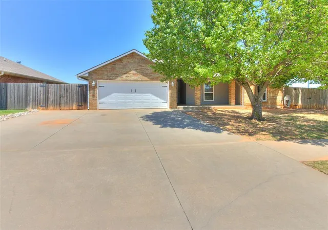 Homes for sale in Moore, OK | 421 Madison Pl Dr, Moore, OK 73160 | MLS# 1238962