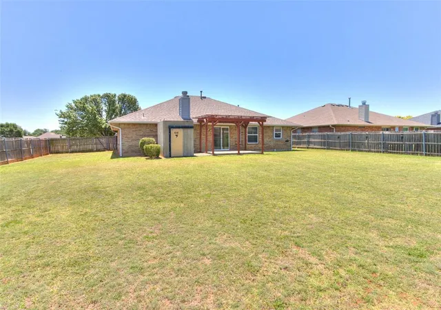 Homes for sale in Moore, OK | 421 Madison Pl Dr, Moore, OK 73160 | MLS# 1238962
