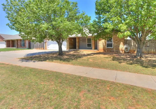 Homes for sale in Moore, OK | 421 Madison Pl Dr, Moore, OK 73160 | MLS# 1238962