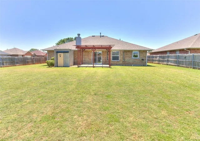 Homes for sale in Moore, OK | 421 Madison Pl Dr, Moore, OK 73160 | MLS# 1238962