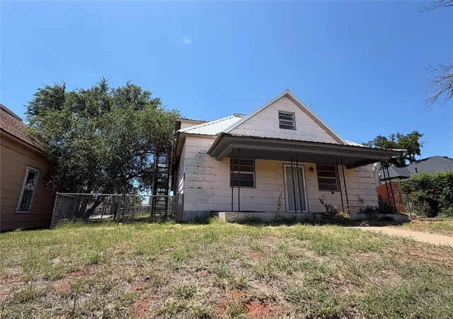 Homes for sale in Sayre, OK | 509 N N 4th ; I 40 Bl St, Sayre, OK 73662 | MLS# 1238989