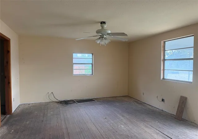 3rd image of 509 N 4th ; I 40 Bl St, Sayre, OK 73662 | MLS# 1238989