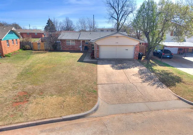 4th image of 124 Oakside Dr, Moore, OK 73160 | MLS# 1238991