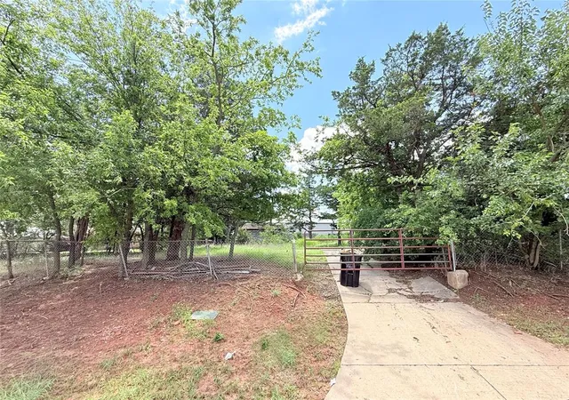 1st image of 1002 Nw 86th St, Oklahoma City, OK 73114 | MLS# 1238994