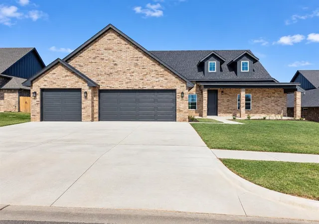 Single family home for sale at 11609 NW 102nd Street, Yukon, OK 73099 | MLS# 1239010