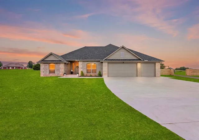 4th image of 9131 Oak Tree Cir, Edmond, OK 73025 | MLS# 1239015