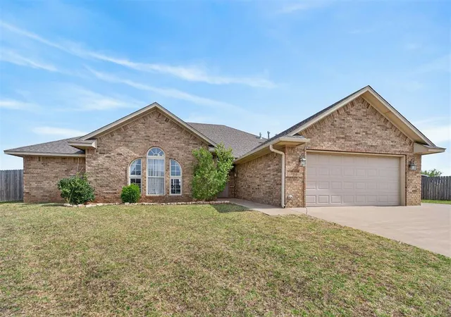 Photo 1 of Sale Pending at 1828 Caribou Cir, Altus, OK 73521 | MLS# 1239020 | Listing updated on 2026-08-11