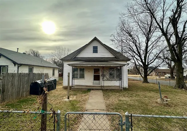 Homes for sale in Watonga, OK | 323 W 3rd St, Watonga, OK 73772 | MLS# 1239023