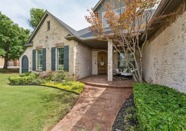 Photo 3 of Single family home for sale at 416 Oak Summit Rd, Edmond, OK 73025 | MLS# 1239025 | Listing updated on 2026-10-02