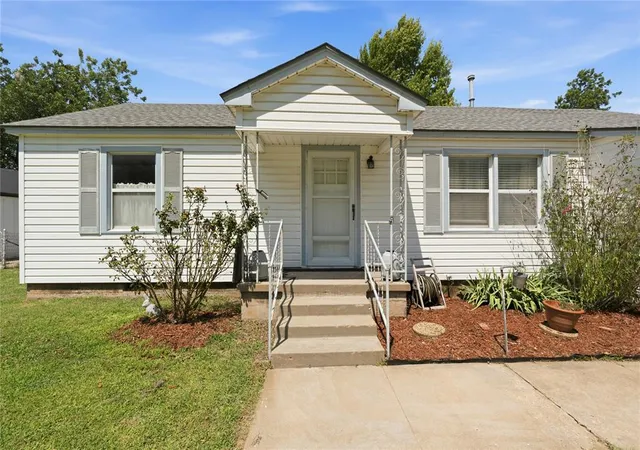 Photo 2 of Sale Pending at 2901 S Otella Ave, Oklahoma City, OK 73128 | MLS# 1239036 | Listing updated on 2026-09-20