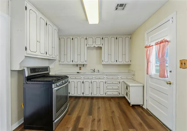 Photo 4 of Sale Pending at 2901 S Otella Ave, Oklahoma City, OK 73128 | MLS# 1239036 | Listing updated on 2026-09-20