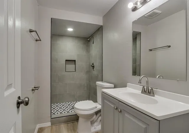 3rd image of 809 Holly Hill Rd, Edmond, OK 73003 | MLS# 1239039