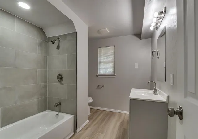 4th image of 809 Holly Hill Rd, Edmond, OK 73003 | MLS# 1239039