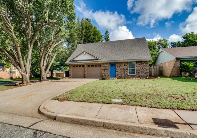 5th image of 809 Holly Hill Rd, Edmond, OK 73003 | MLS# 1239039