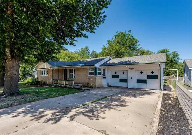 Homes for sale in Chickasha, OK | 1910 S 13th St, Chickasha, OK 73018 | MLS# 1239041