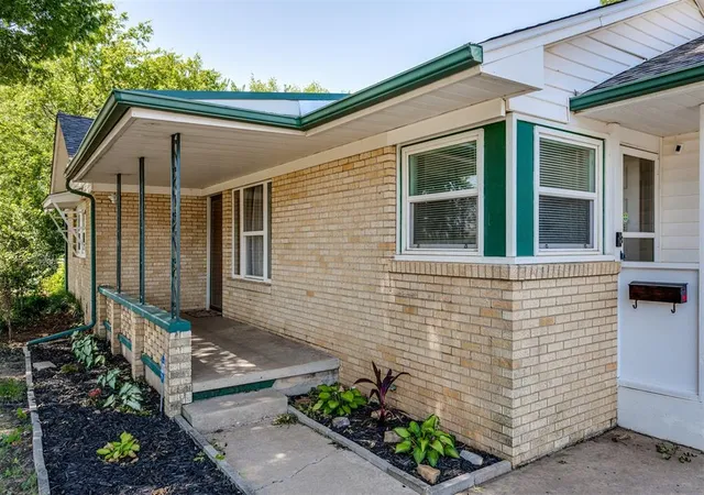 Single family home for sale at 1910 S 13th Street, Chickasha, OK 73018 | MLS# 1239041