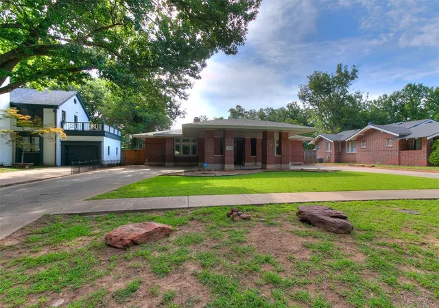 2nd image of 823 S Flood Ave, Norman, OK 73069 | MLS# 1239042
