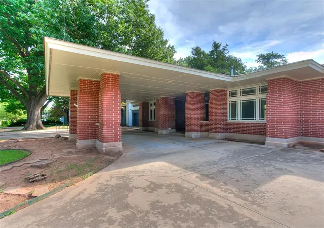 3rd image of 823 S Flood Ave, Norman, OK 73069 | MLS# 1239042