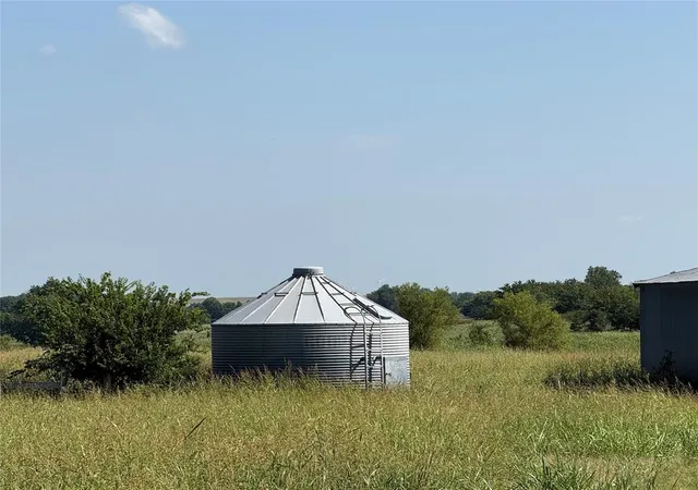 Homes for sale in Crescent, OK | 13956 W County Road 70, Crescent, OK 73028 | MLS# 1239048
