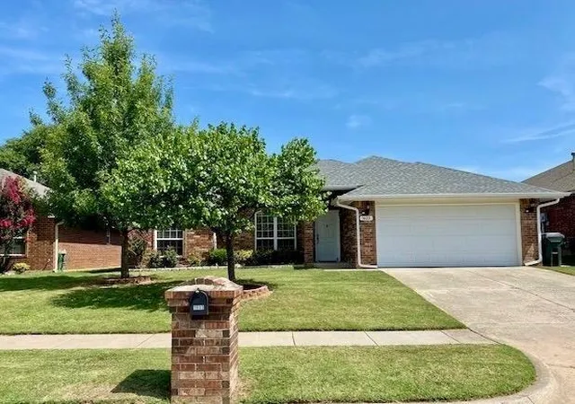 Photo 1 of Sale Pending at 1633 Creekside Ln, Norman, OK 73071 | MLS# 1239062 | Listing updated on 2026-08-08
