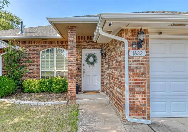 Photo 2 of Sale Pending at 1633 Creekside Ln, Norman, OK 73071 | MLS# 1239062 | Listing updated on 2026-08-08