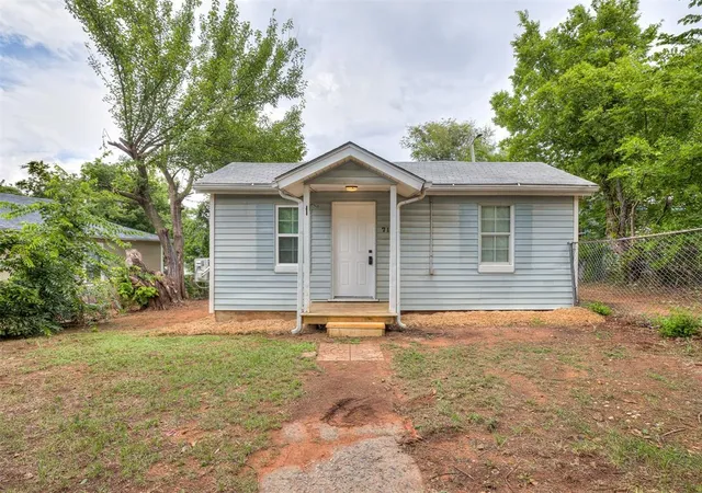 1st image of 711 Se 22nd St, Oklahoma City, OK 73129 | MLS# 1239074