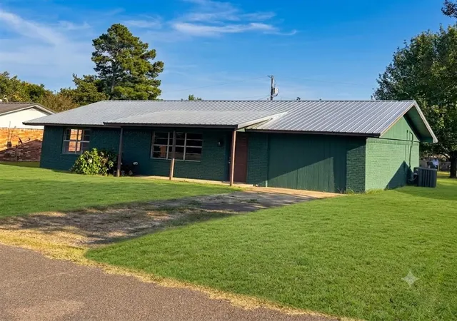 1st image of 312 E Meadowview Ln, Valliant, OK 74764 | MLS# 1239080