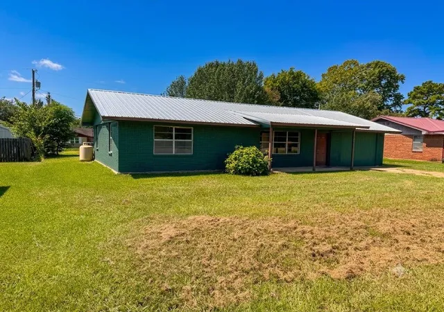 Photo 1 of Single family home for sale at 312 E Meadowview Ln, Valliant, OK 74764 | MLS# 1239080 | Listing updated on 2026-09-22