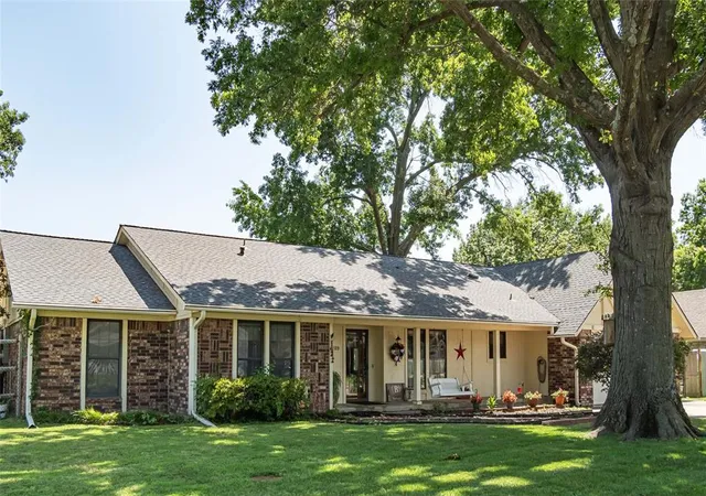 2nd image of 1109 W Sherwood Ln, Broken Arrow, OK 74011 | MLS# 1239101