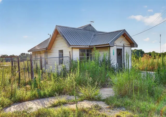 Photo 3 of Single family home for sale at 18566 State Hwy 76, Lindsay, OK 73052 | MLS# 1239102 | Listing updated on 2026-07-30