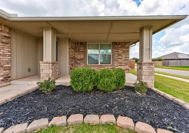 Homes for sale in Yukon, OK | 1213 Laurel Creek Dr, Yukon, OK 73099 | MLS# 1239104