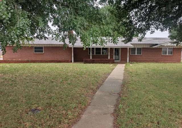 1st image of 1023 34th St, Woodward, OK 73801 | MLS# 1239106