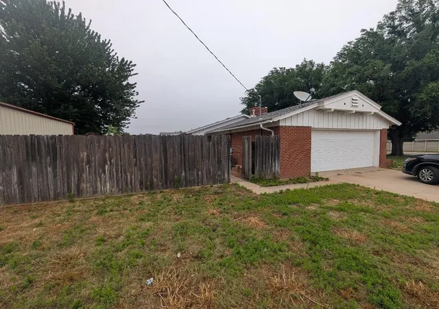 3rd image of 1023 34th St, Woodward, OK 73801 | MLS# 1239106