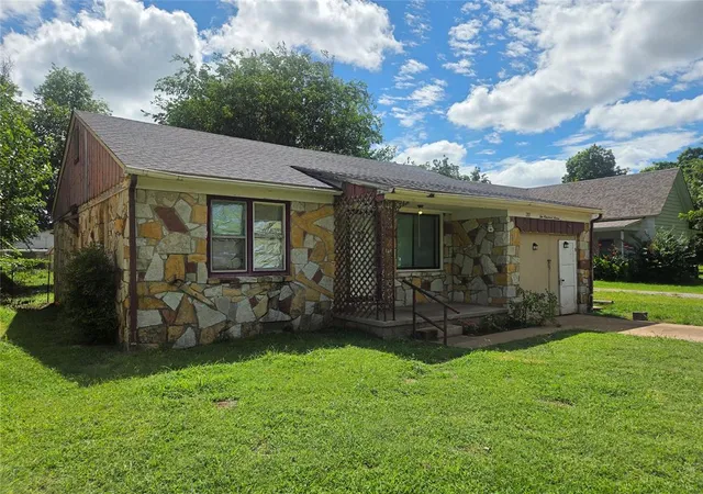 1st image of 207 S Elm St, Pauls Valley, OK 73075 | MLS# 1239115