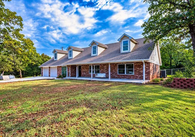Photo 2 of Single family home for sale at 8000 N Harrah Rd, Harrah, OK 73045 | MLS# 1239149 | Listing updated on 2026-10-28