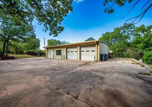 Photo 3 of Single family home for sale at 8000 N Harrah Rd, Harrah, OK 73045 | MLS# 1239149 | Listing updated on 2026-10-28