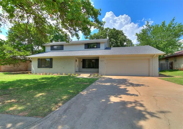 1st image of 1213 Mockingbird Ln, Edmond, OK 73034 | MLS# 1239153