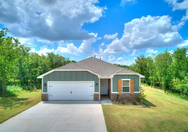 1st image of 4592 Kensington Wy, Edmond, OK 73025 | MLS# 1239155