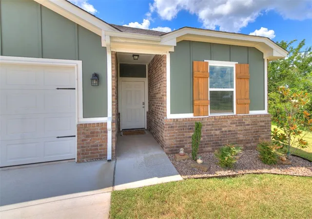 4th image of 4592 Kensington Wy, Edmond, OK 73025 | MLS# 1239155