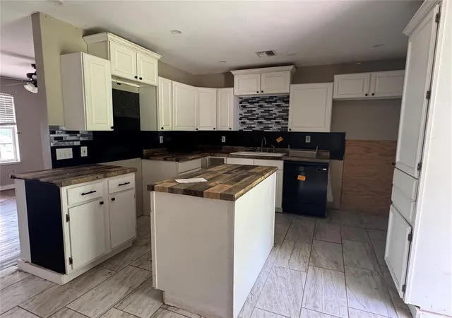 Photo 4 of Single Family Residence at 1101 NW 7th Street, Lindsay, OK 73052 | MLS# 1239163 | | Sold on 2026-08-24